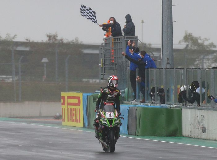 Jonathan Rea semakin dekat dengan gelar juara setelah menang di Superpole Race WSBK Prancis 2020