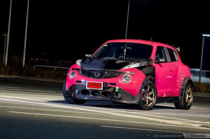 Modifikasi Nissan Juke lama dengan tampilan racing