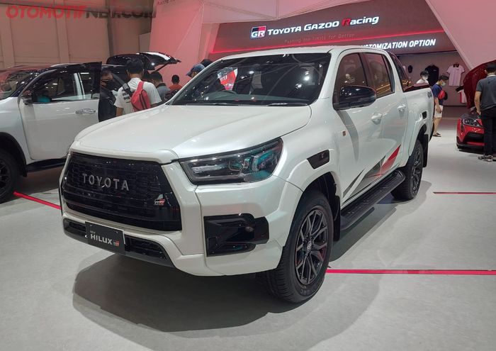 Toyota Hilux GR Sport ditampilkan di pameran mobil baru GIIAS 2022.