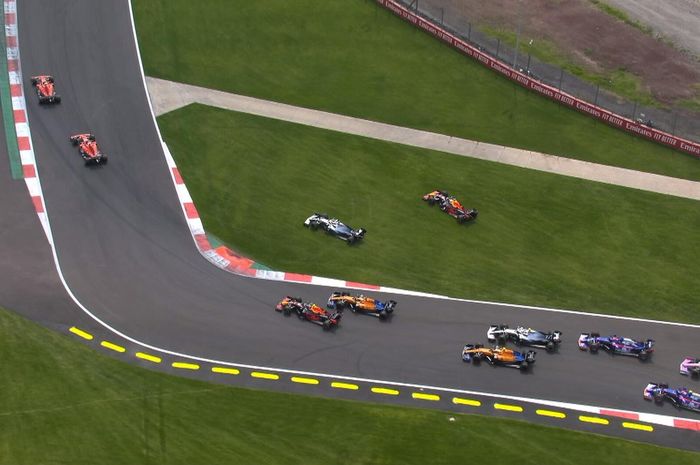 Senggolan Max Verstappen dan Lewis Hamilton di F1 Meksiko