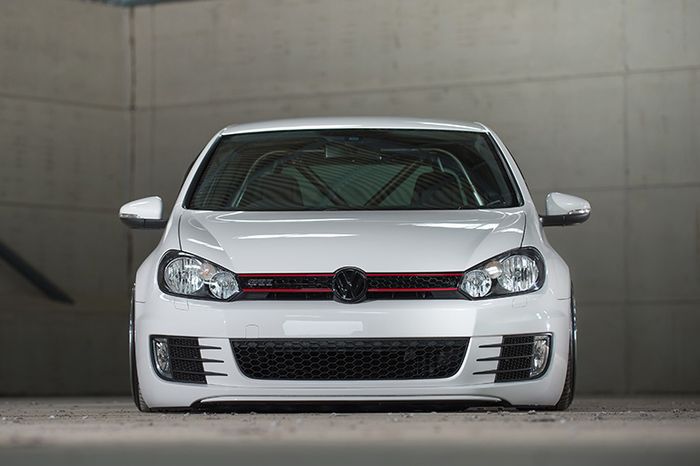 Tampilan depan VW Golf GTI