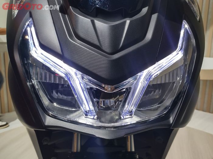 Yamaha LEXi LX 155 mengusung lampu depan LED