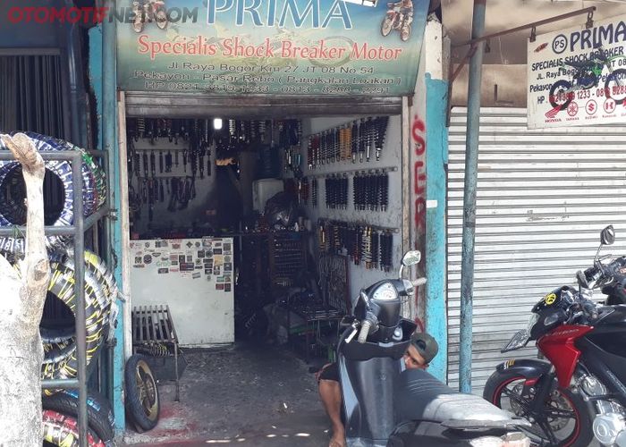 Masih Panas Per Sokbreker Belakang Motor Matik Miring Bisa Diperbaiki Nggak Sih Gridoto Com