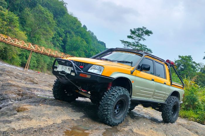 Modifikasi Mitsubishi Triton L200 asli pakai mesin bensin V6.