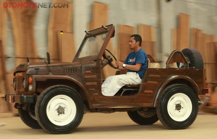 Mobil Suzuki Jimny LJ80 bahan bodinya dari kayu sonokeling