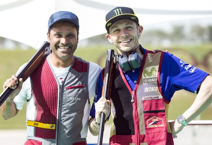 Nasser Al-Attiyah dan Valentino Rossi