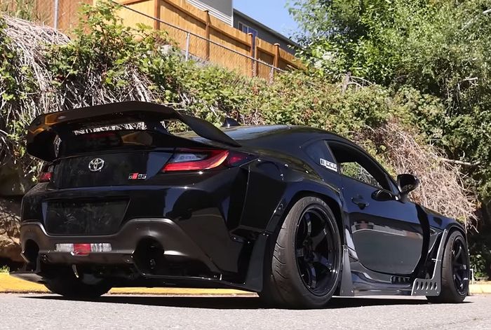 Modifikasi Toyota GR 86 bermesin 2JZ ditopang pelek Rays Wheels