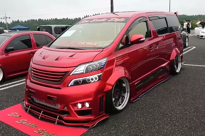 Modifikasi Toyota Vellfire dengan tampilan gambot