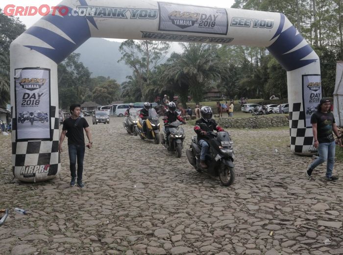 Tim rider etape Palembang - Jakarta finis di Gunung Mas, Bogor, Jawa Barat