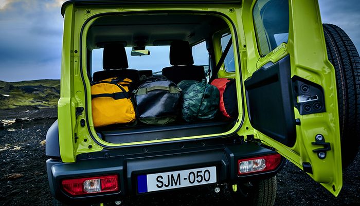 Kabin belakang Suzuki Jimny baru