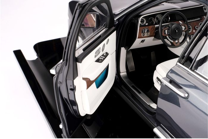 Detail interior diecast Rolls-Royce Cullinan.