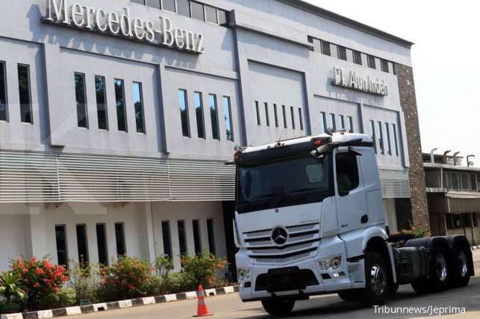 Ilustrasi produk Daimler Commercial Vehicle Indonesia