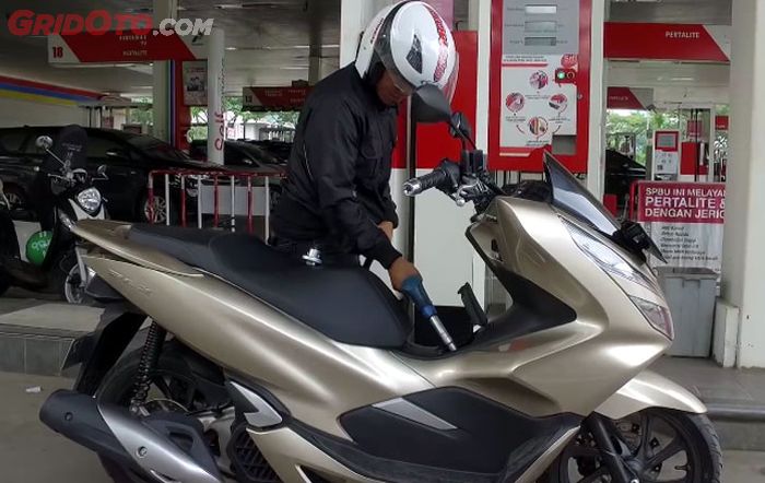 Ilustrasi isi bensin