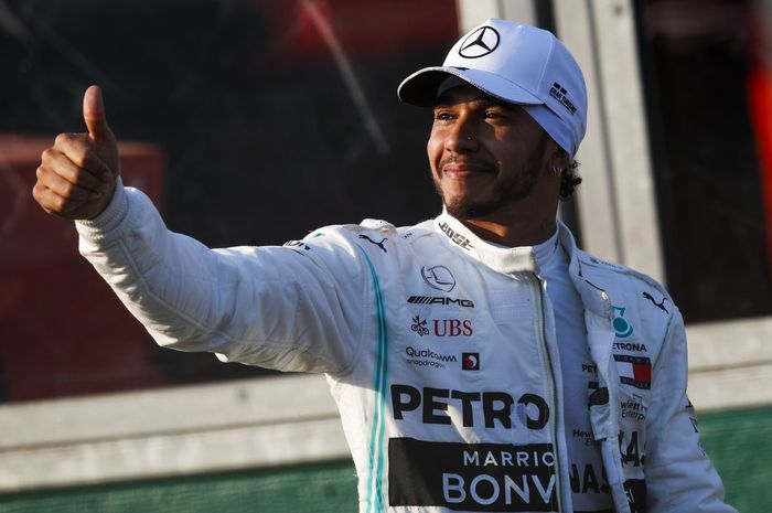 Pembalap Mercedes, Lewis Hamilton megaku terkesan dengan perkembangan mesin Honda Usai meraih podium ketiga di F1 Australia