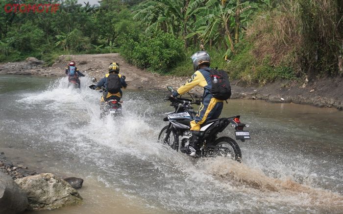 Komparasi Yamaha WR 155R vs Honda CRF150L vs Kawasaki KLX 150BF SE