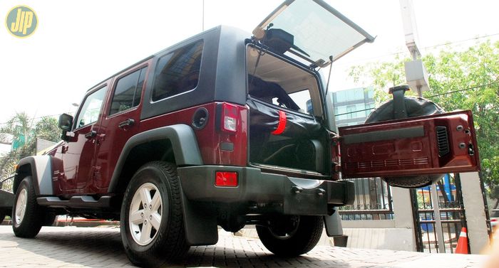 Pintu Bagasi Jeep Wrangler Sport Unlimited 2007