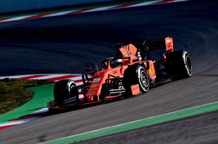 Sebastian Vettel seakan langsung menyatu dengan SF90 dan menjadi yang tercepat