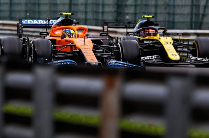 Lando Norris (kiri) dan Esteban Ocon di kualifikasi F1 Belgia 2020