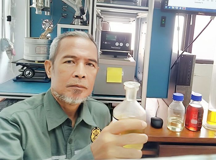 Muhamad Fuad, Peniliti Balai Pengujian Minyak dan gas Bumi Lemigas  yang meneliti tentang minyak kayu putih 