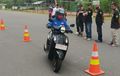 Cara Berkendara Sepeda Motor Bagi Pemula, Perhatiakan Tiga Hal Ini