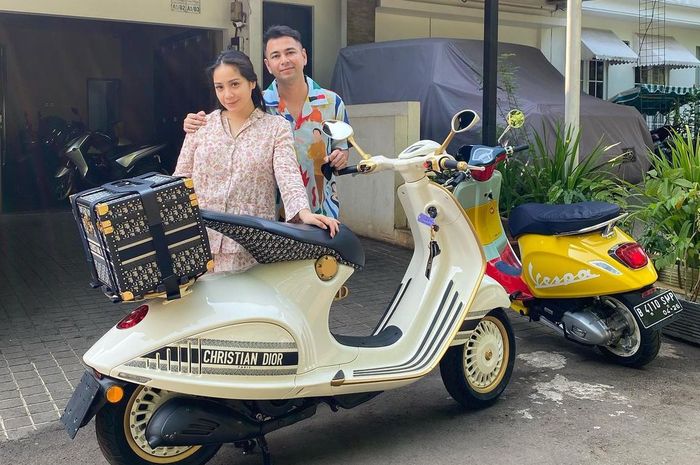 Raffi Ahmad dan Nagita Slavina pamer Vespa 946 Christian Dior 