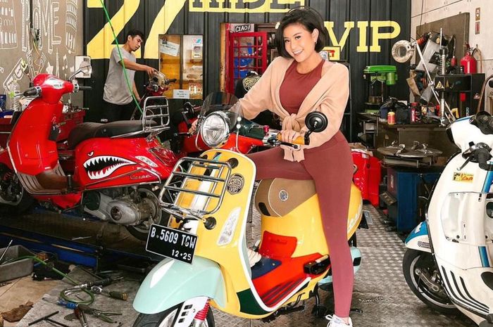 Awkarin siap sunmori kembali dengan penampilan serta performa baru dari Vespa Primavera Sean Wotherspoon miliknya