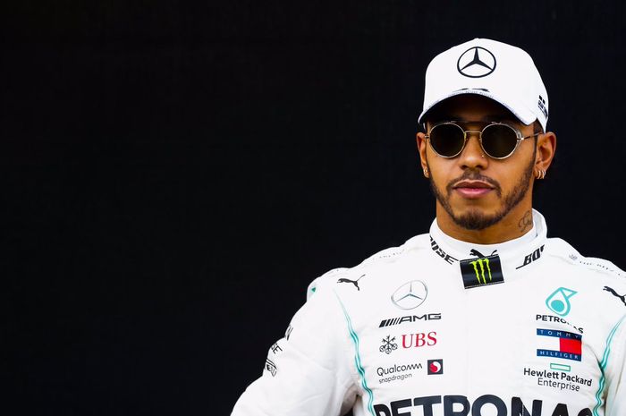 Lewis Hamilton akan mempertahankan gelarnya musim ini yang dimulai di Merlbourne, Australia