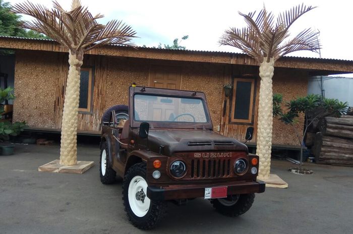 Suzuki Jimny LJ80. Seluruh bodi mobil dari kayu