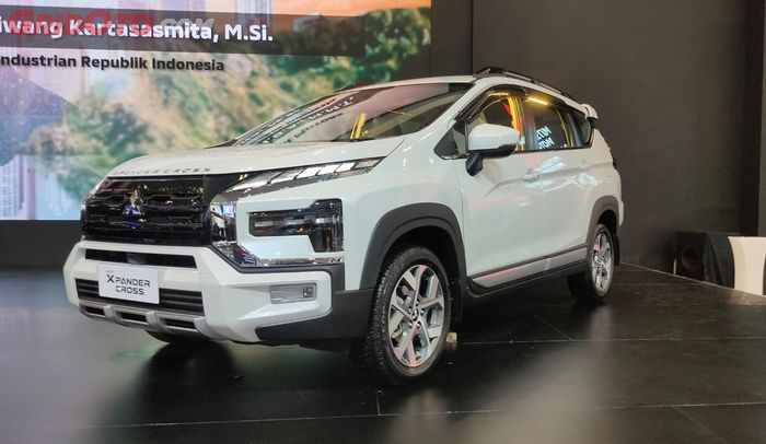 Mitsubishi New Xpander Cross warna QUartz White Pearl