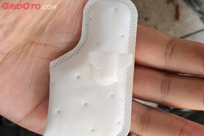 Ilustrasi filter fuel pump baru di motor bekas