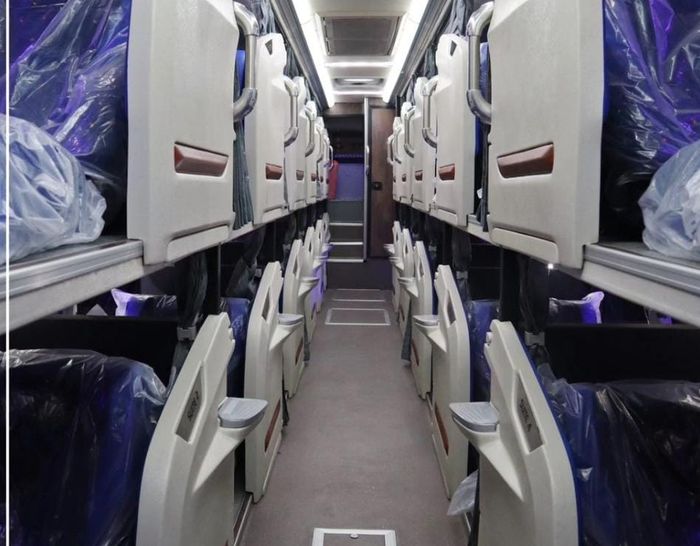 Bus PO Mutiara Express mengusung layanan kelas sleeper, yang seluruh kursinya model rebah.
