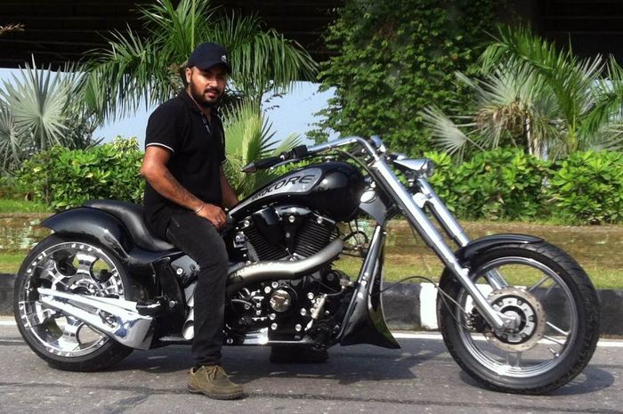 Captain R.S. Shandu dan chopper gagah tunggangannya