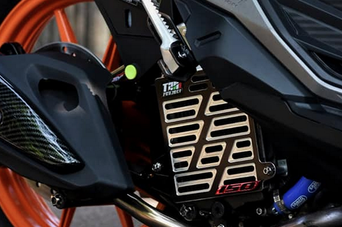 Ada bentuk cover radiator yang bikin mesin motor overheat 