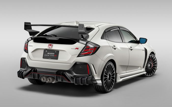 Tampilan belakang Honda Civic Type R pakai body kit dari Mugen 