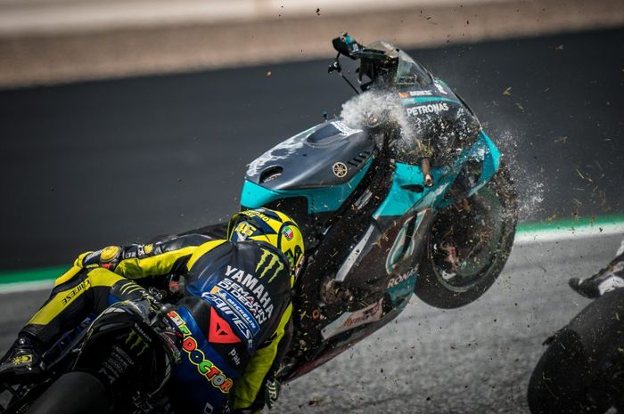 crash horor di MotoGP Austria 2020, berapa biaya yang harus dikeluarkan tim satelit buat perbaikan motor jika kecelakaan? 