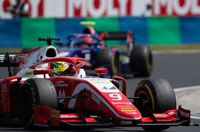 Pembalap tim Prema Racing, Mick Schumacher berhasil meraih kemenangan perdana saat balapan F2 Hongaria (4/8/2019)