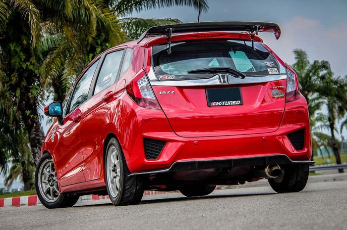 Modifikasi Honda Jazz GK5 dari Malaysia masih berlanjut ke area mesin