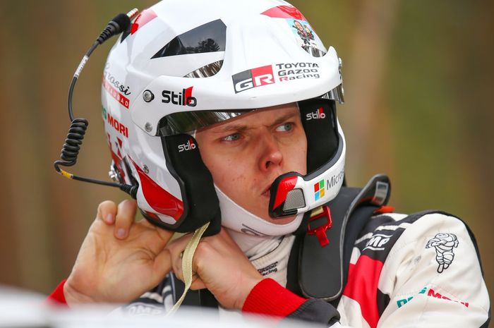 Ott Tanak untuk pertama kalinya memimpin klasemen sepanjang kariernya di WRC