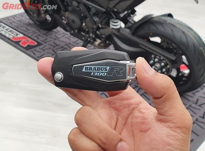 Remote keyless Brabus 1300 R terlihat ekslusif