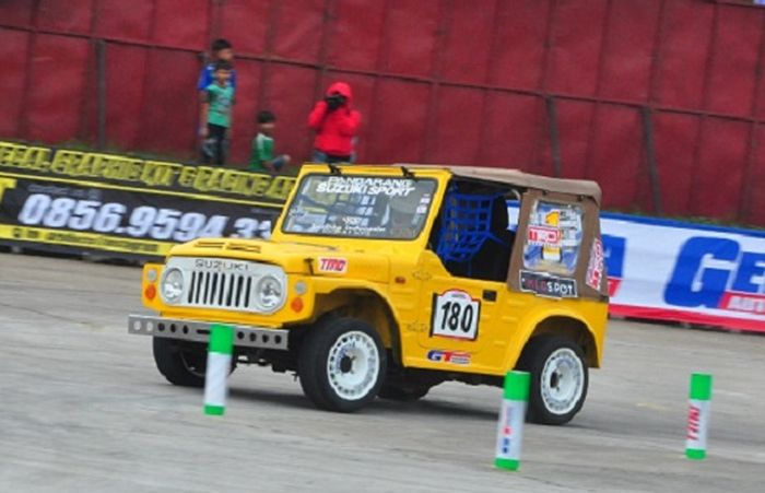Suzuki Jimny 'Jangkrik' LJ80, lihai menari di aspal	