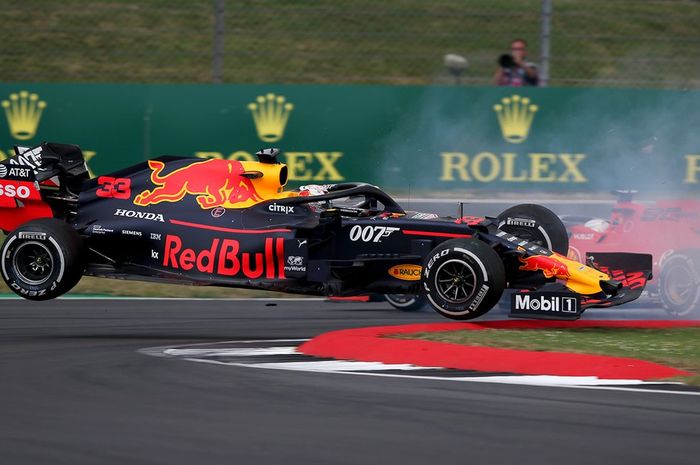 Pembalap Ferrari, Sebastian Vettel mengaku salah usai menabrak Max Verstappen (Red Bull) di F1 Inggris 2019