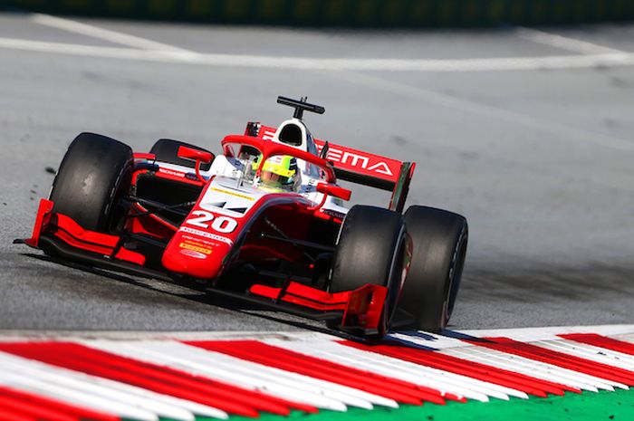 Mick Schumacher, akankah dipilih Ferrari naik ke F1 2021?