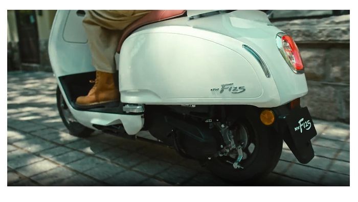 Desain bodi samping dan buritannya sederhana