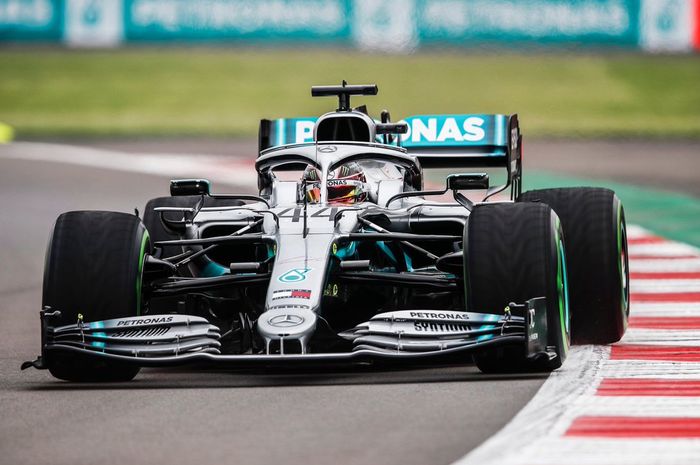 Lewis Hamilton mengatakan finis emat besar bukanlah hal mustahil karena Mercedes tertinggal tidak terlalu jauh dari Red Bull di F1 Meksiko