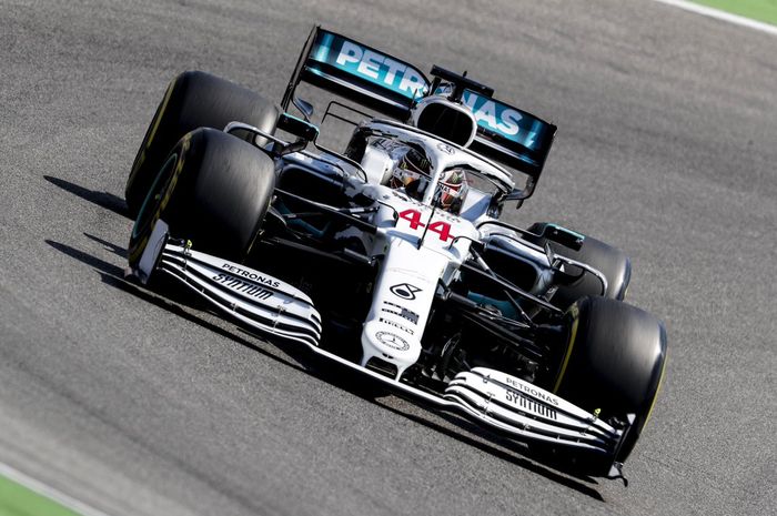 Pembalap Mercedes, Lewis Hamilton khawatir dengan cuaca panas di Sirkuit Hockenheim akan menyulitkan timnya di F1 Jerman 2019