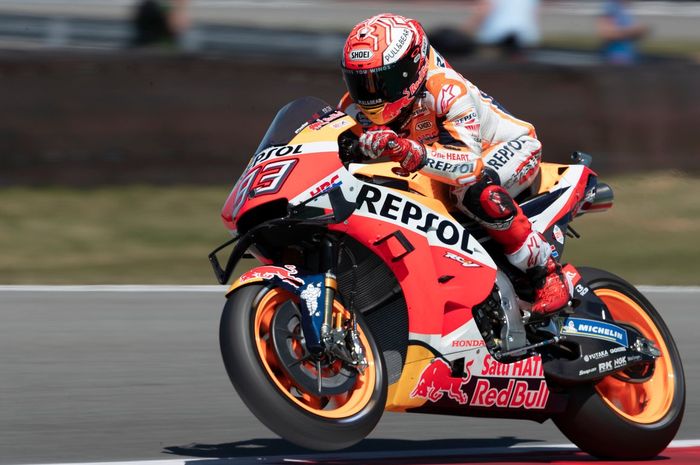 Finis kedua di MotoGP Belanda malam ini (30/6), Marc Marquez berhasil memperlebar jarak dengan Andrea Dovizioso di klasemen sementara pembalap