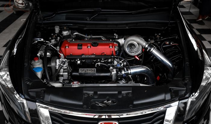Mesin K24A2 Civic Type R  di engine bay Honda Accord ini