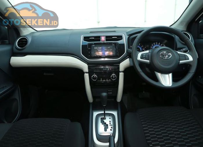 Ilustrasi interior Toyota All New Rush TRD bertransmisi otomatis.