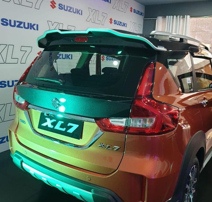 Suzuki XL7 Alpha (belakang)