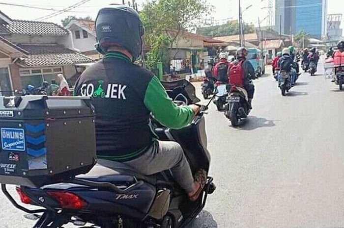 Driver ojek online bawa motor Yamaha TMAX DX yang hargannya ratusan juta